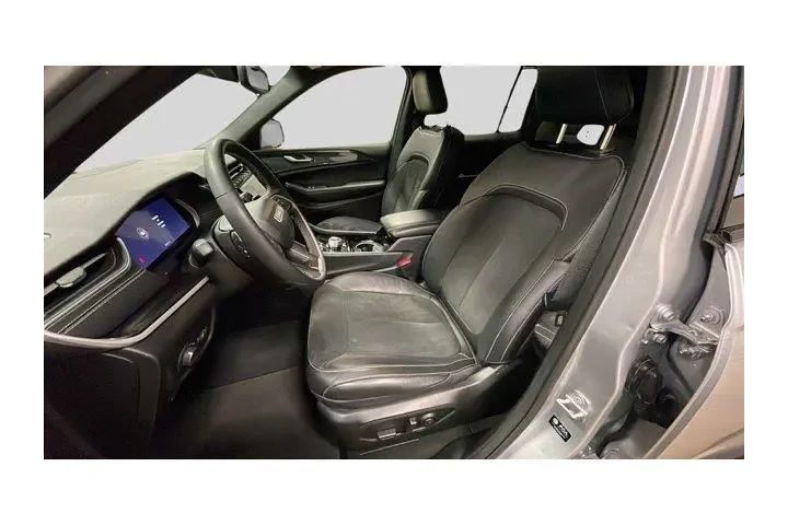 $31641 : Jeep Grand Cherokee 2023 4x4 image 10