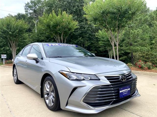 $29950 : 2019 Avalon Limited image 1