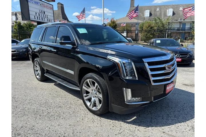 2019 Escalade Luxury image 3
