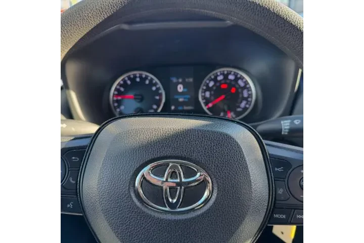 2019 TOYOTA RAV42019 TOYOTA R image 9