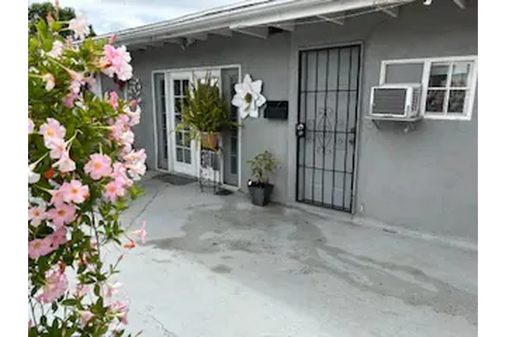 $1300 : Rento apartamento pequeño image 2