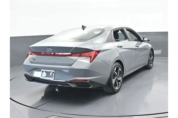 $17881 : Hyundai ELANTRA 2022 SEL 4dr image 5