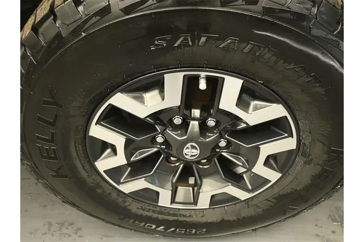 $27795 : Toyota Tacoma 2017 4x4 TRD S image 9