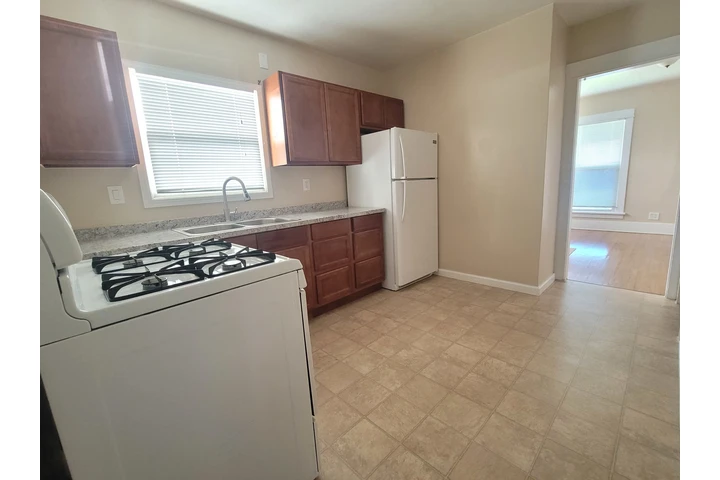 $1750 : 1 Bedroom Apartment For Rent image 1