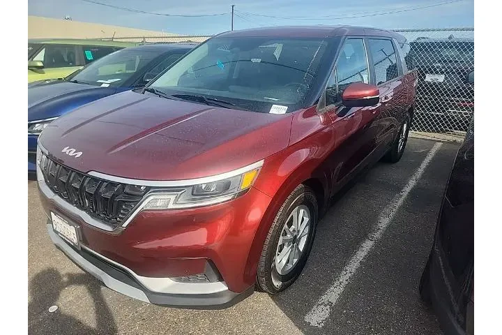 $31991 : Kia Carnival 2024 LX 4dr Min image 3