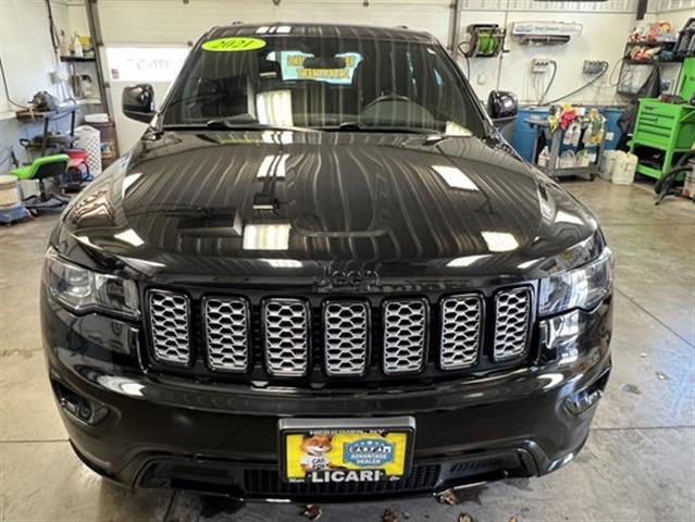 $29900 : 2021 Grand Cherokee Laredo X image 2