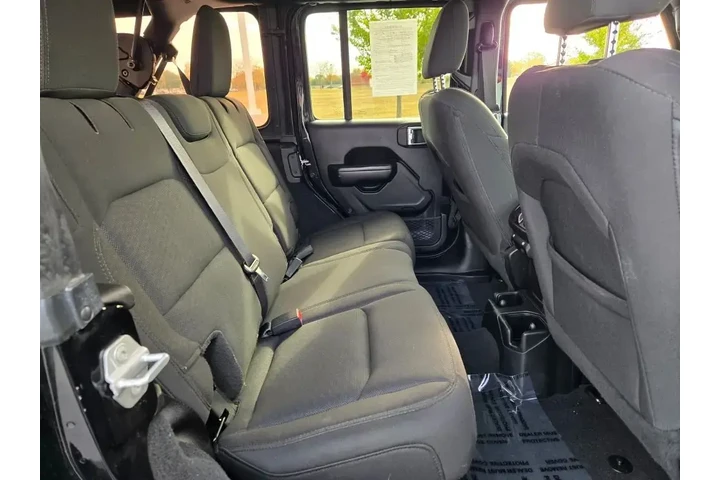 $27899 : Jeep Wrangler Unlimited 2019 image 9