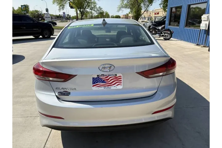 $13990 : 2018 Elantra SEL image 8