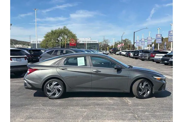 $26550 : Hyundai ELANTRA 2026 Limited image 3