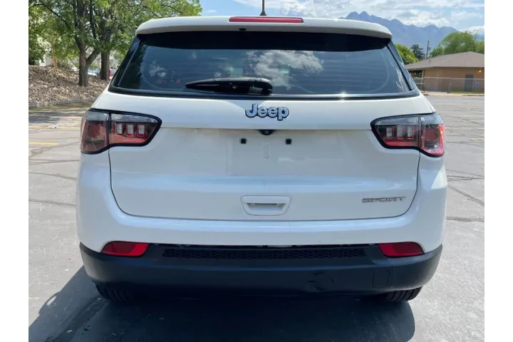 $8900 : 2018 Compass Sport image 9