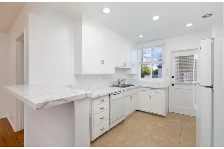 $2480 : 3Bed 2Bath in West Adam’s LA image 4
