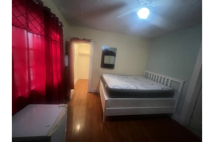 $750 : Cuarto en renta image 8