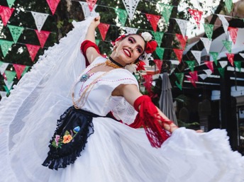 Bailarina folklórica mexicana