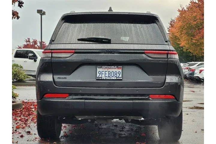 $30988 : Jeep Grand Cherokee 2023 4x4 image 5