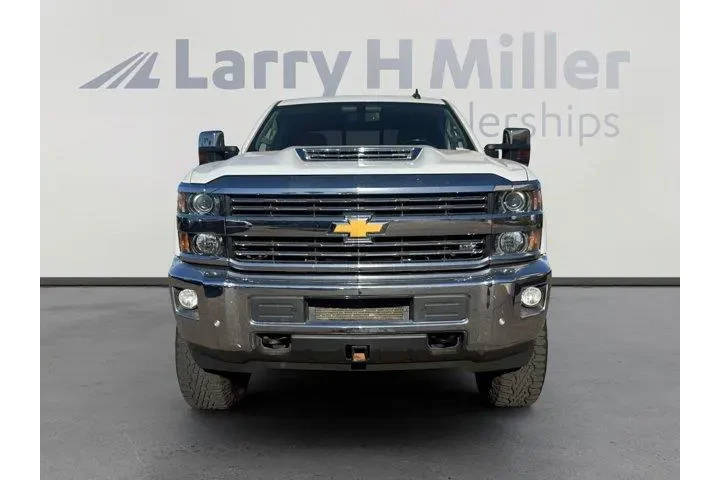 Chevrolet Silverado 2500HD 2 image 8