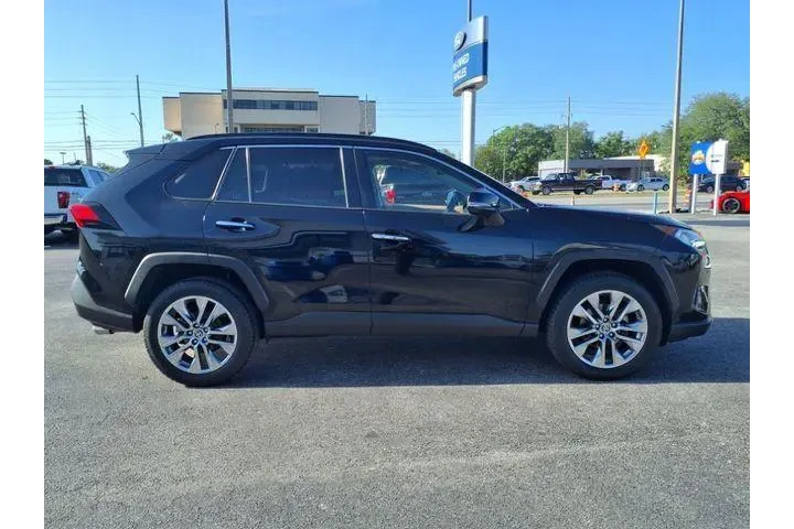 $21791 : Toyota RAV4 2020 Limited 4dr image 8