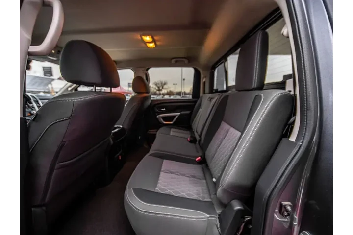 $38988 : Nissan Titan 2024 4x4 SV 4dr image 10