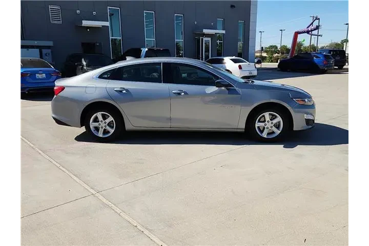 $23000 : Chevrolet Malibu 2024 LT 4dr image 6