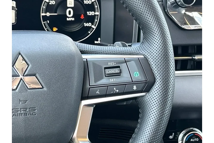 $29428 : Mitsubishi Outlander 2024 SE image 8