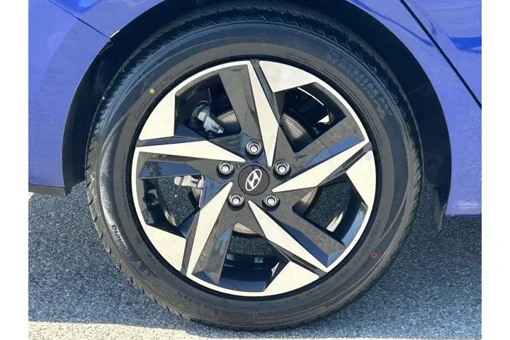 $19258 : Hyundai ELANTRA 2023 SEL 4dr image 7