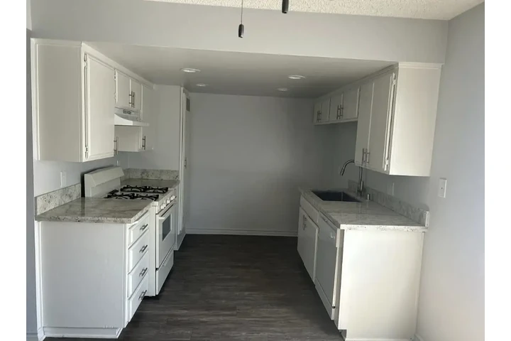 $1300 : Apartments available image 4
