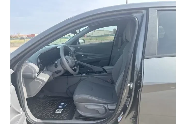 $18896 : Hyundai ELANTRA 2024 SEL 4dr image 10