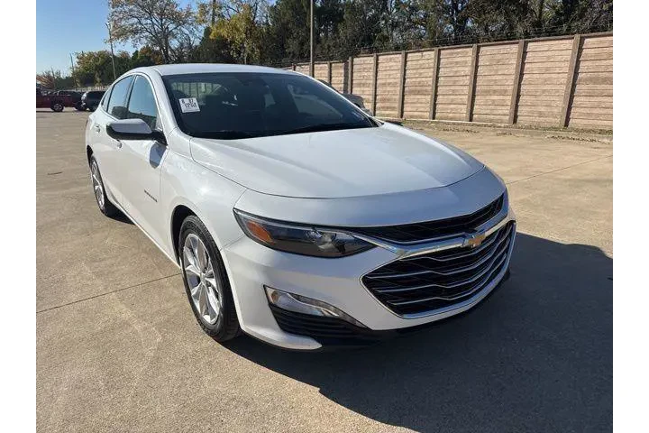 $18709 : Chevrolet Malibu 2024 LT 4dr image 1