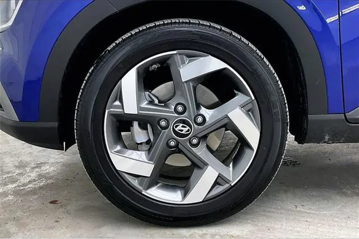 $19990 : Hyundai VENUE 2024 SEL 4dr C image 10