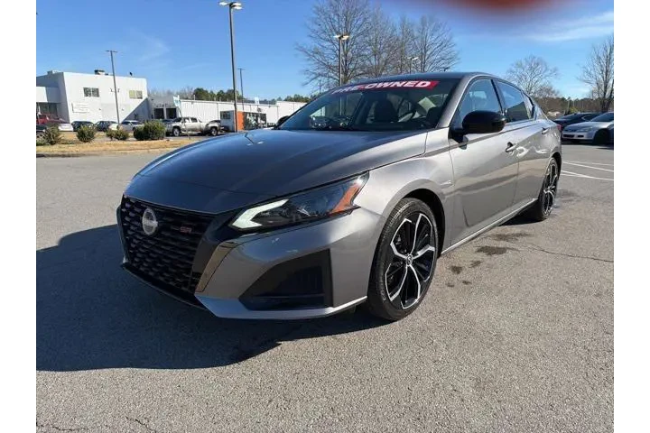 $21614 : Nissan Altima 2024 2.5 SR 4d image 3