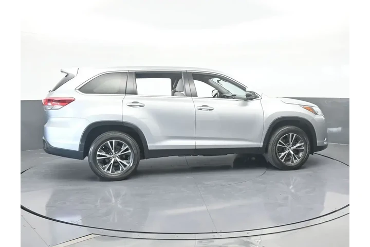 $17991 : Toyota Highlander 2019 LE 4d image 7