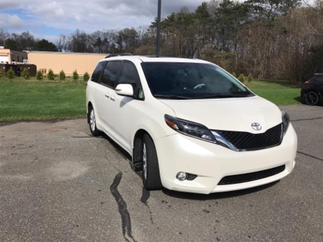 $10000 : 2014 Toyota Sienna LIMITED image 3
