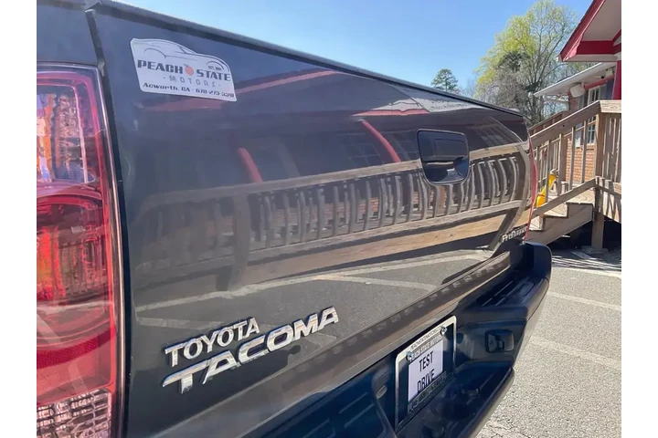 $18985 : Toyota Tacoma 2015 4x2 PreRu image 9