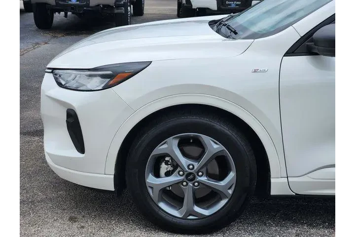 $18995 : Ford Escape 2023 ST-Line 4dr image 8