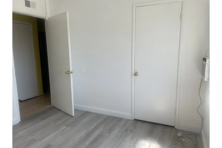 $900 : Room for Rent image 1