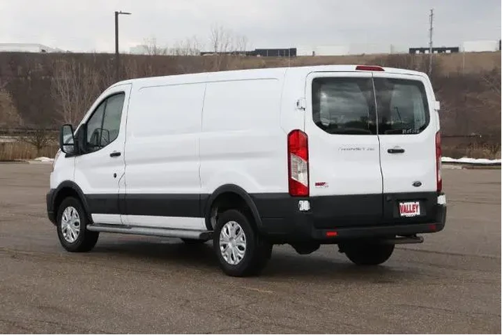 $28950 : Ford Transit 2023 250 3dr SW image 5