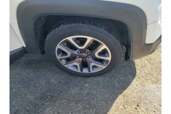 $8499 : 2016 Renegade Latitude image 10