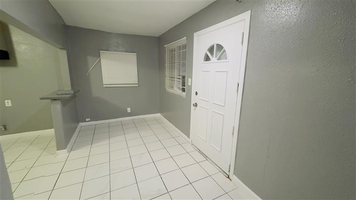 $1995 : CASA DE 1 RECAMARA INGLEWOOD image 3