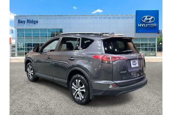 $18670 : Toyota RAV4 2017 AWD LE 4dr image 7
