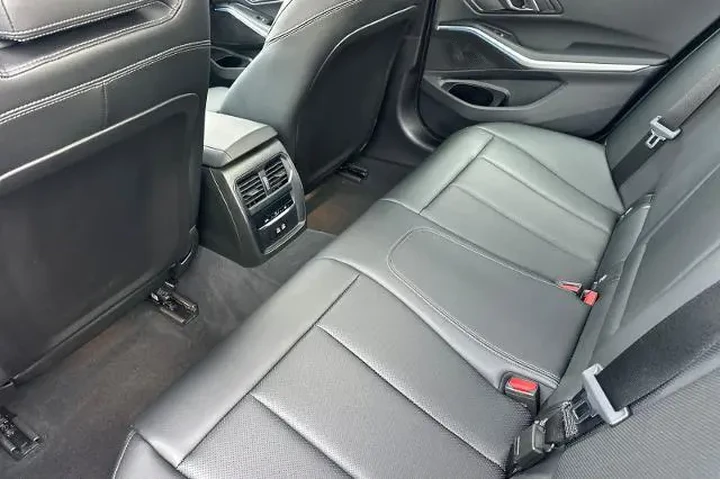 $37965 : BMW 3 Series 2024 330i 4dr S image 4