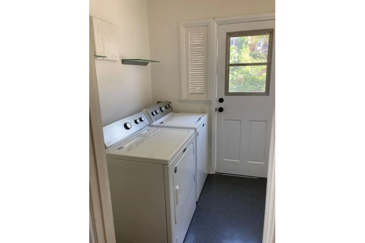 $1950 : 2 BEDROOM APT IN LOS ANGELES image 6