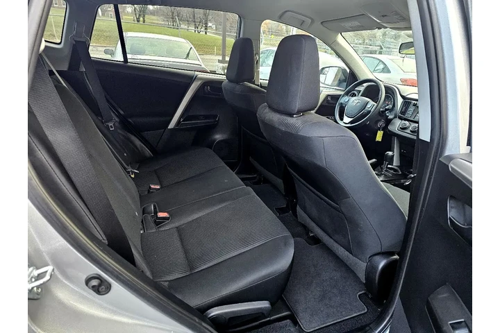 $15900 : 2016 RAV4 LE AWD image 8