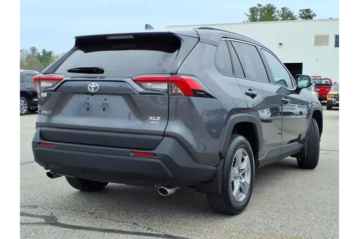 $37875 : Toyota RAV4 2025 AWD XLE 4dr image 3