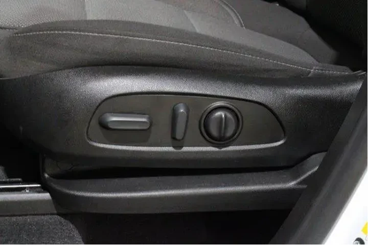 $29998 : Chevrolet Traverse 2023 LT C image 4