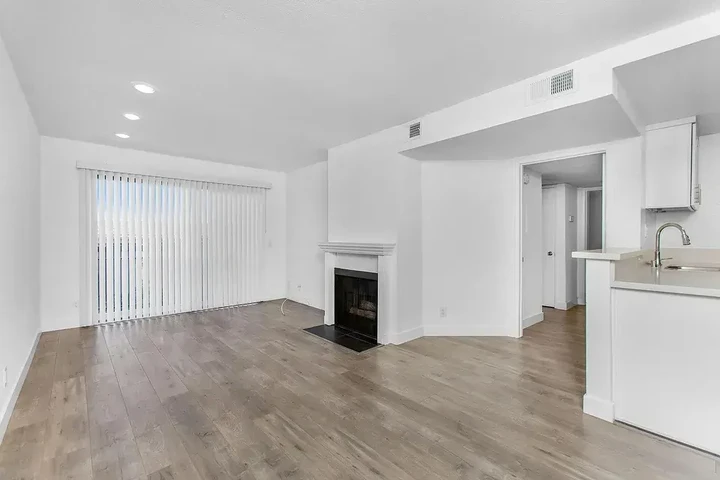 $1200 : Vive en Koreatown, LA image 1