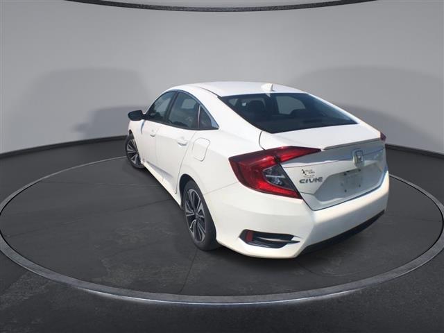 PRE-OWNED 2018 HONDA CIVIC SE image 7