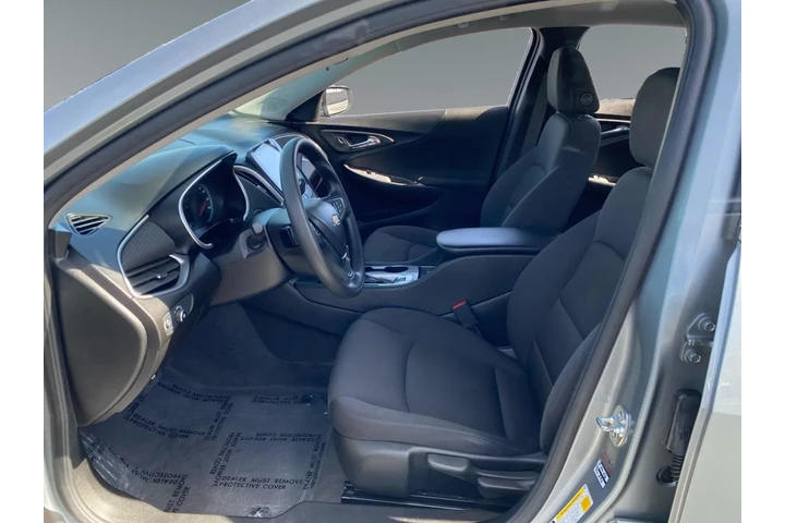$27546 : Chevrolet Malibu 2025 LS 4dr image 9