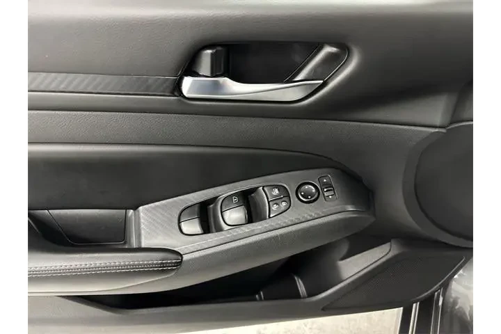 $17900 : Nissan Altima 2024 2.5 SV 4d image 5