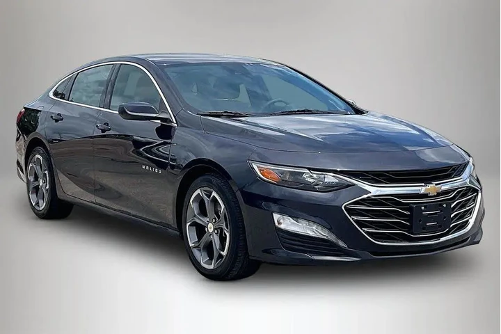 $12420 : Chevrolet Malibu 2023 LT 4dr image 1