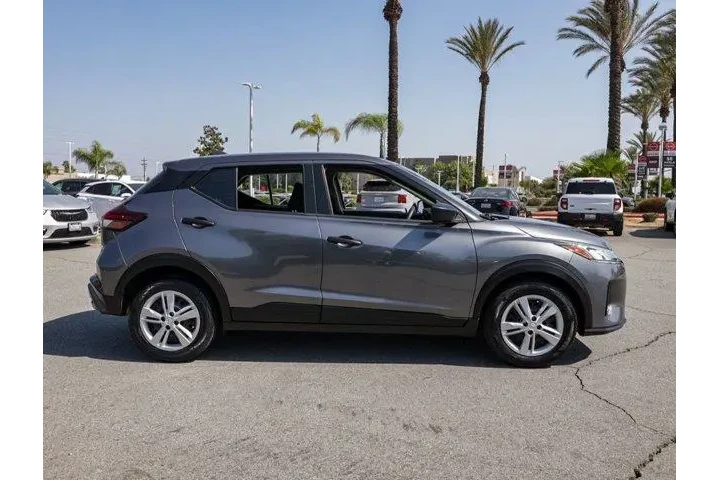 $17604 : Nissan Kicks 2024 S 4dr Cros image 3