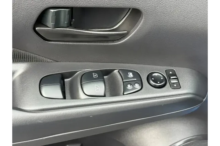 $17996 : Nissan Kicks 2024 S 4dr Cros image 10